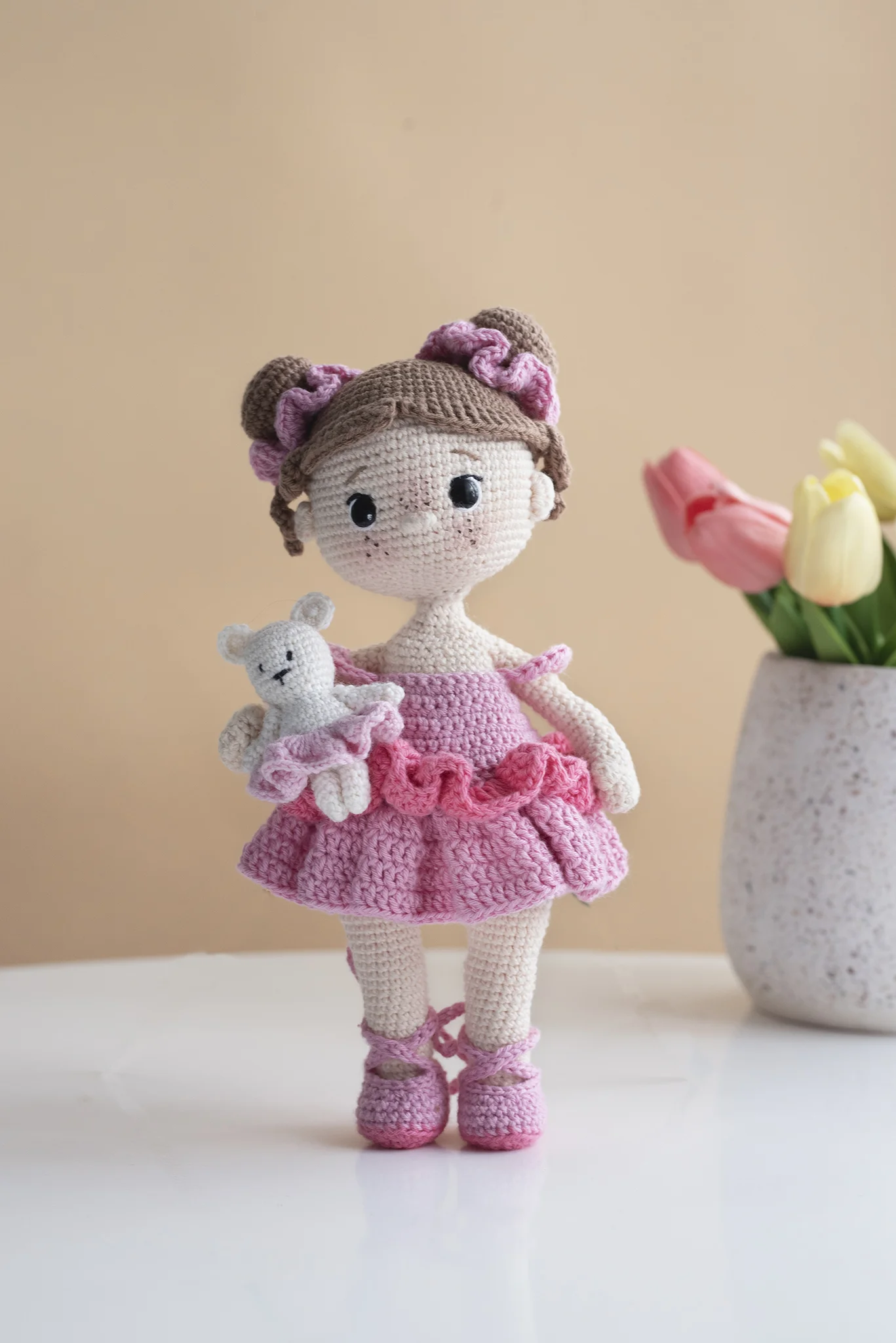 Szydełkowa lalka Maja z serii Moja szydełkowa lala