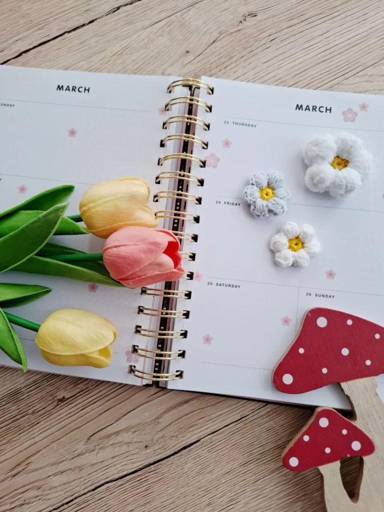 Przestrzenne kwiatki na&nbsp;szydełku. Instrukcja wykonania.