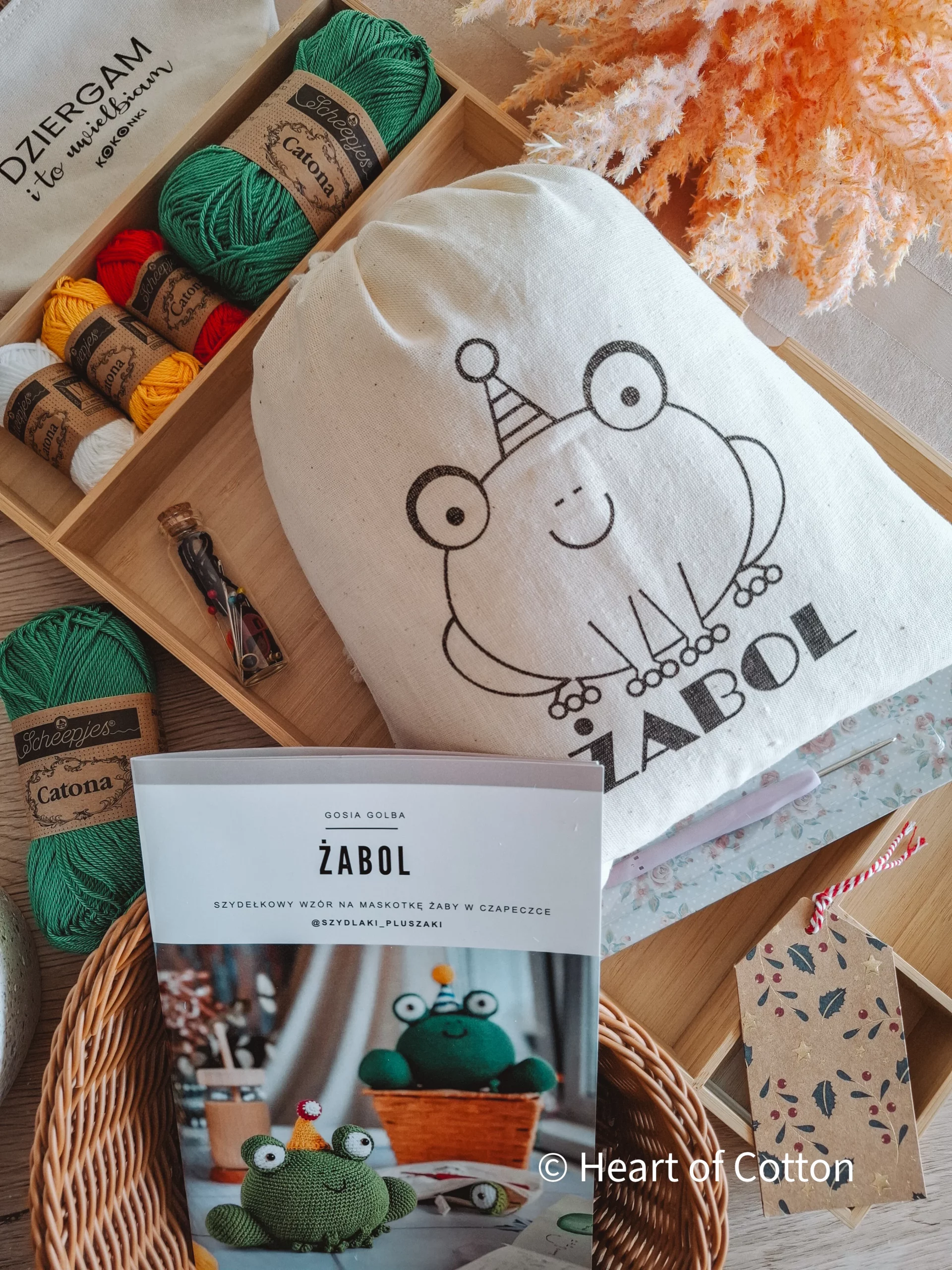 Zestaw na maskotkę amigurumi Żabol – zawartość opakowania